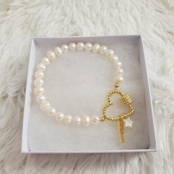 Ivory Pearl Stretch Bracelet - Picture 2 of 13